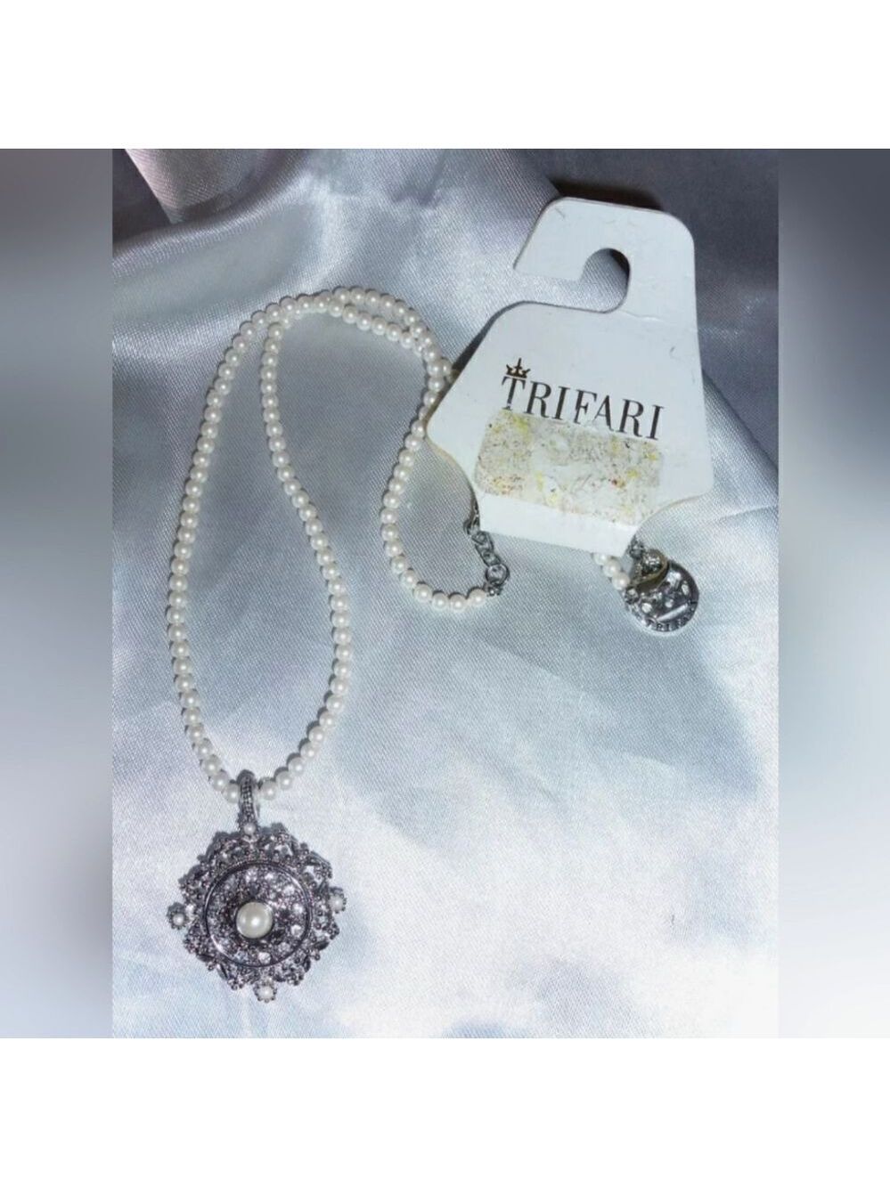 CROWN TRIFARI - PEARL STRAND PENDANT NECKLACE WITH CLEAR RHINESTONES NWT